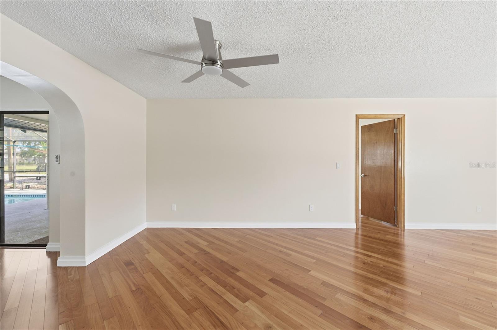 Listing photo id 36 for 8123 River Country Drive