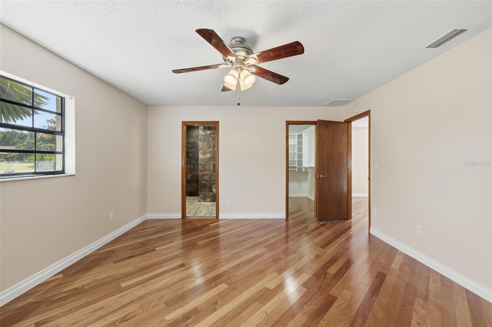 Listing photo id 40 for 8123 River Country Drive