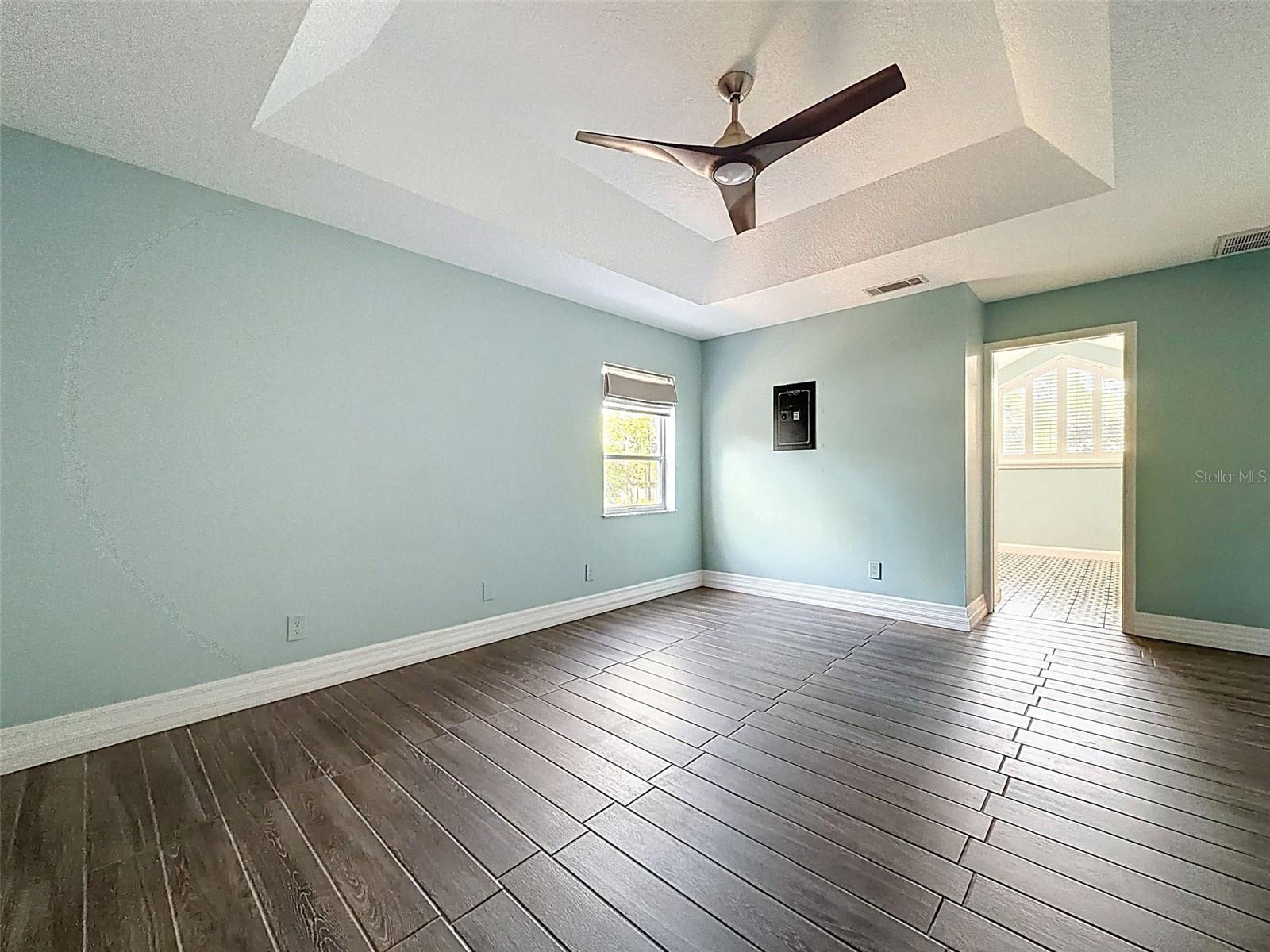 Image 18 of 80 For 11 Maidenbush Court E