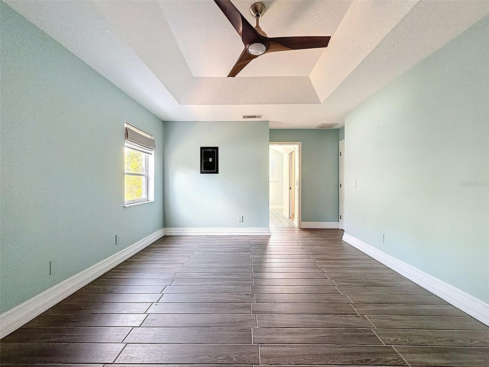 Image 19 of 80 For 11 Maidenbush Court E