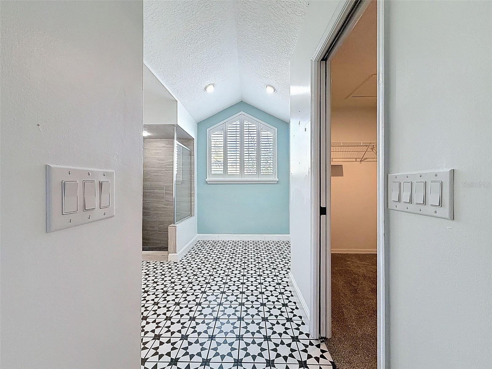 Image 24 of 80 For 11 Maidenbush Court E