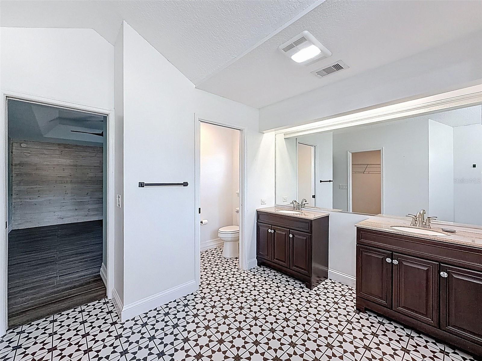 Image 26 of 80 For 11 Maidenbush Court E