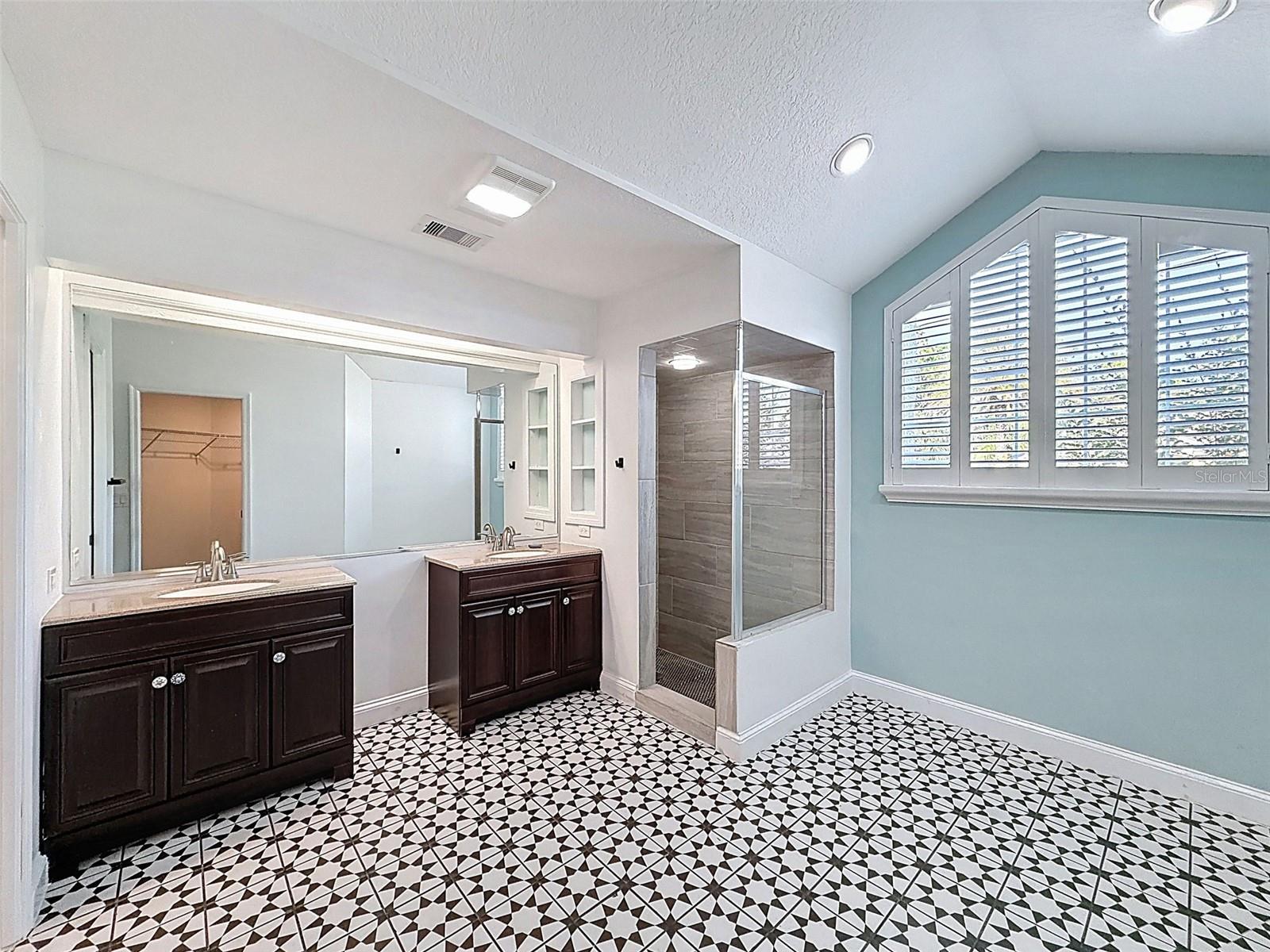 Image 27 of 80 For 11 Maidenbush Court E