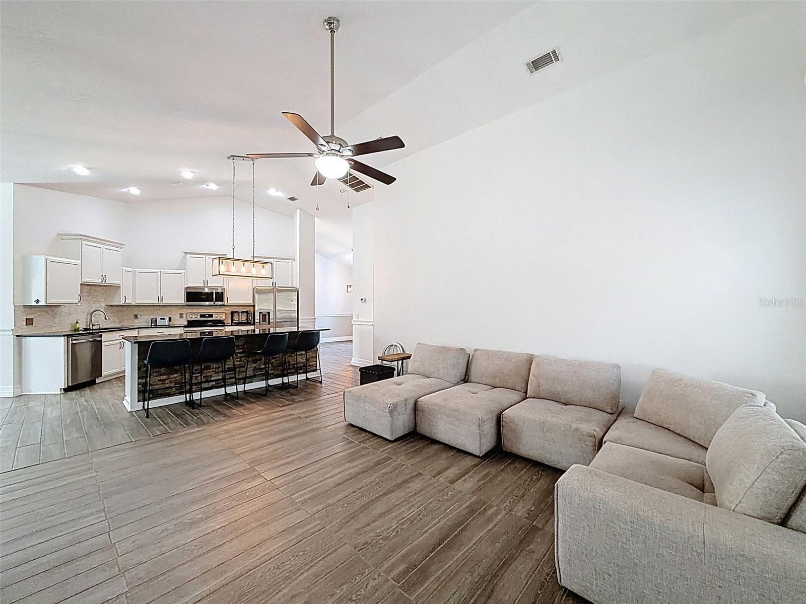 Image 28 of 80 For 11 Maidenbush Court E