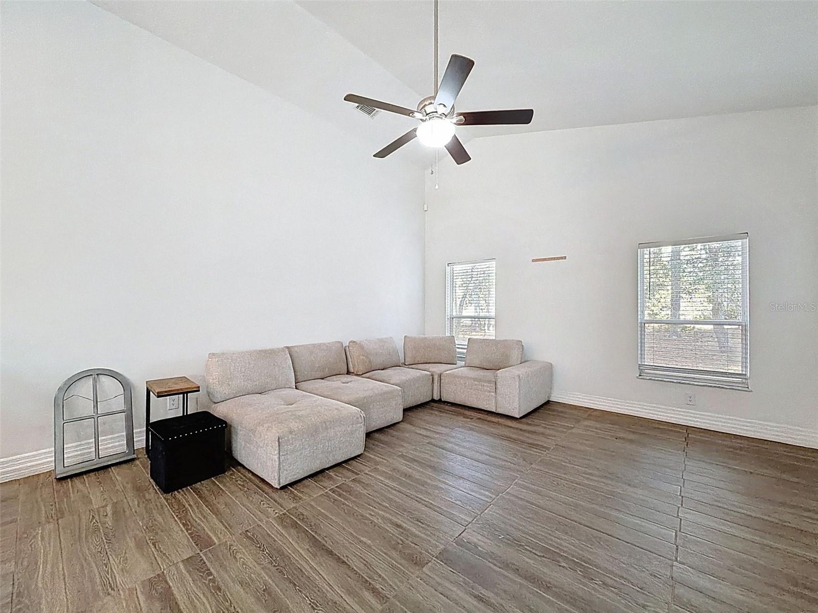 Image 31 of 80 For 11 Maidenbush Court E