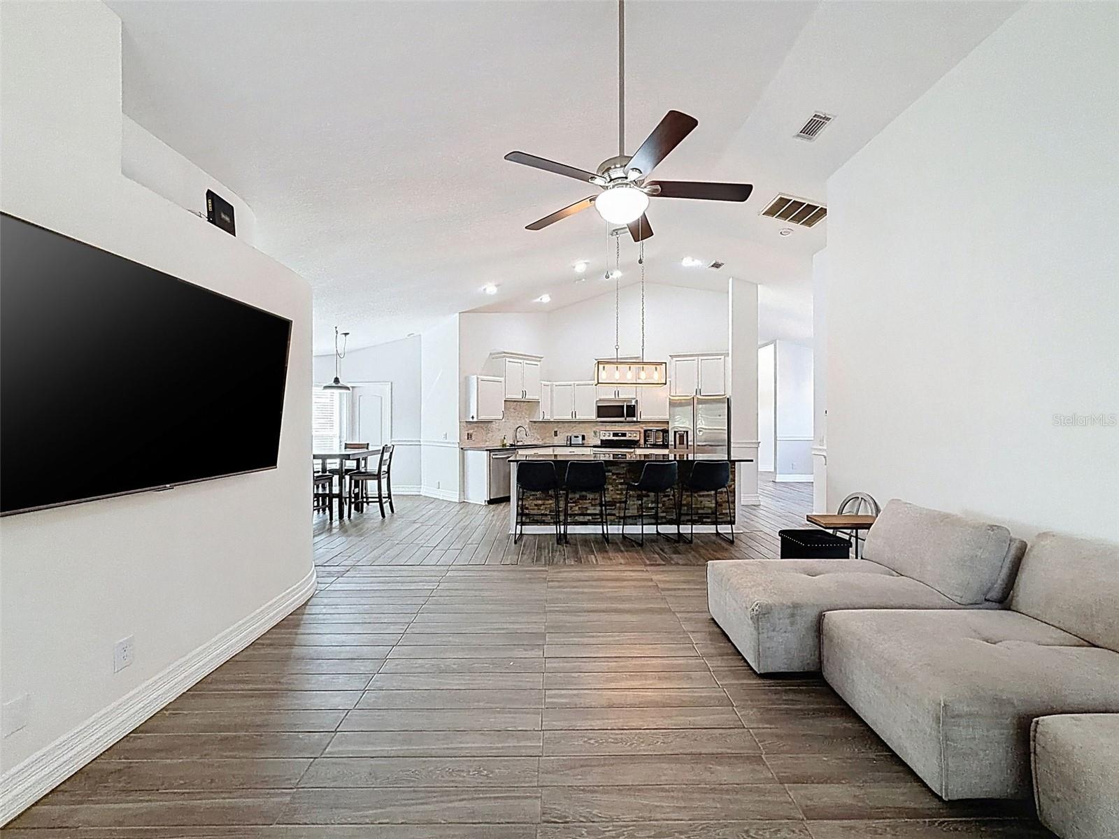 Image 32 of 80 For 11 Maidenbush Court E