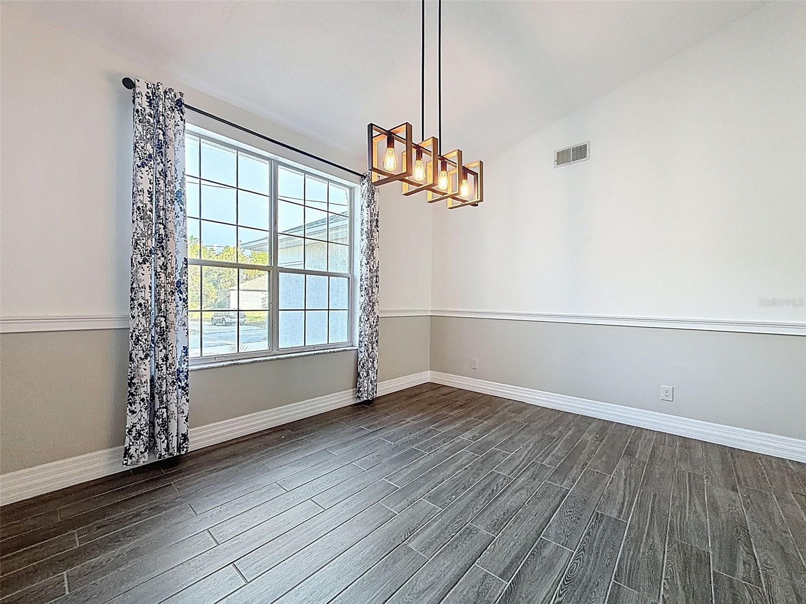 Image 9 of 80 For 11 Maidenbush Court E