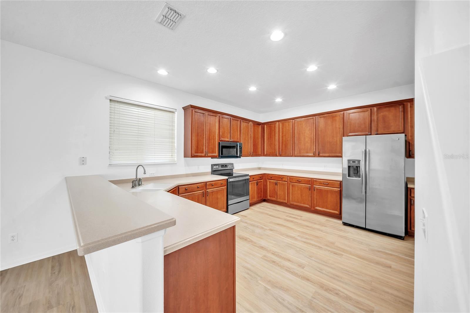 Image 10 of 69 For 17446 Queensland Street