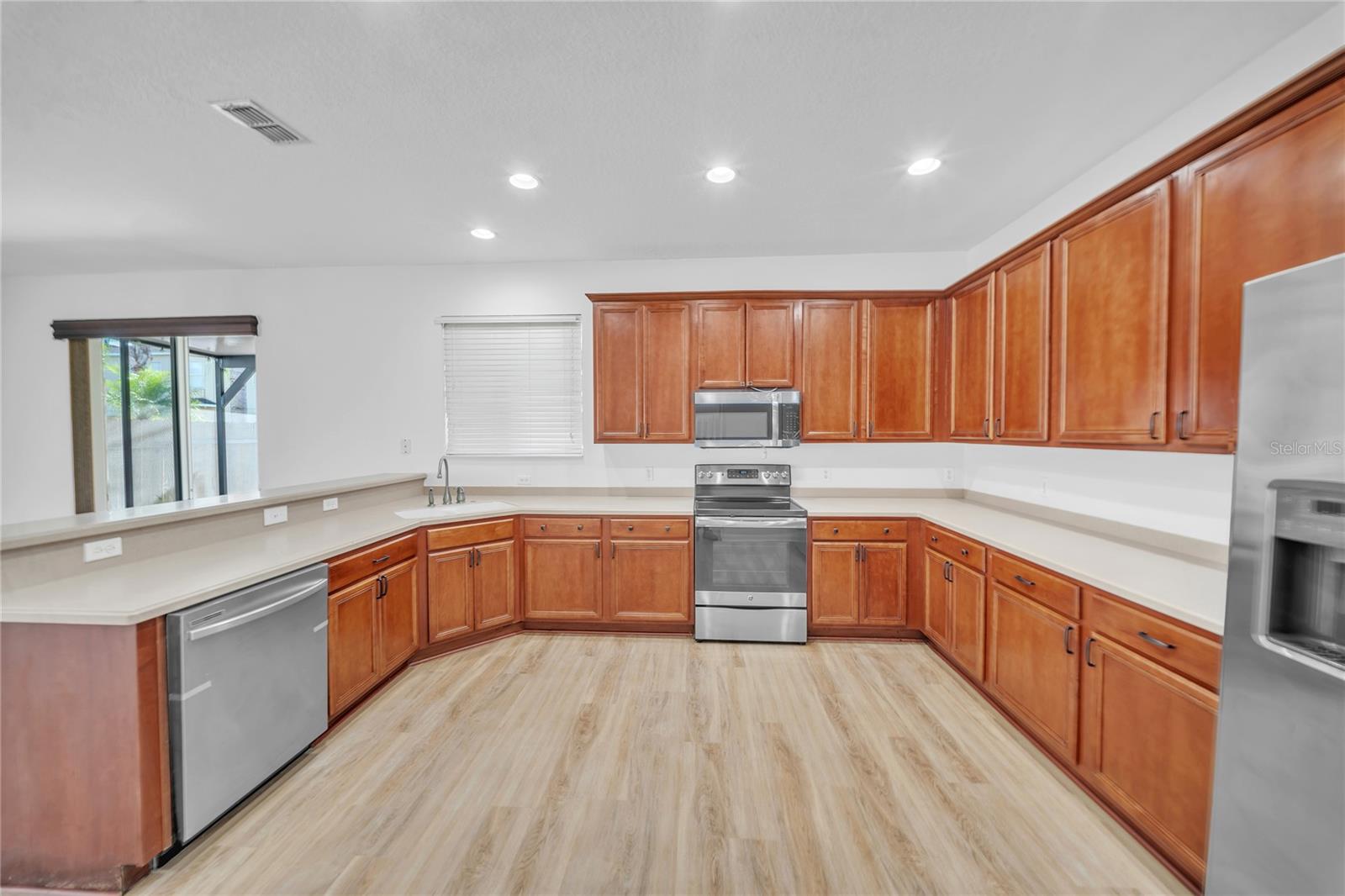 Image 13 of 69 For 17446 Queensland Street