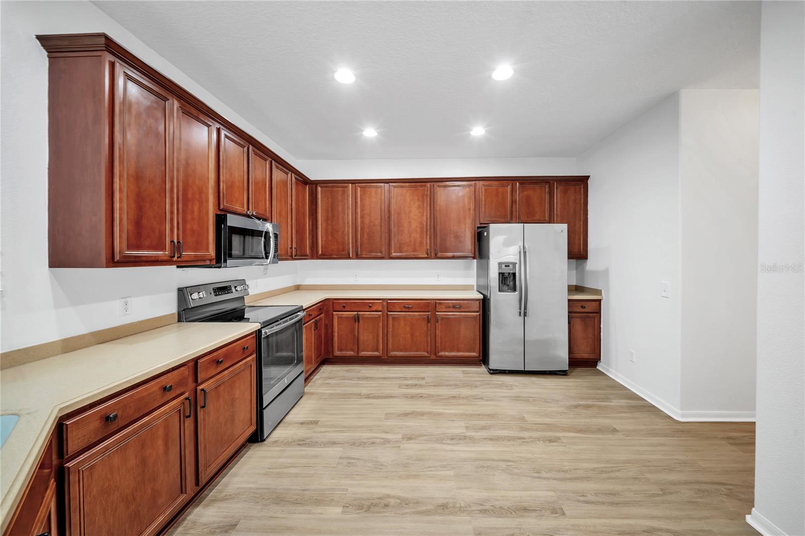 Image 15 of 69 For 17446 Queensland Street