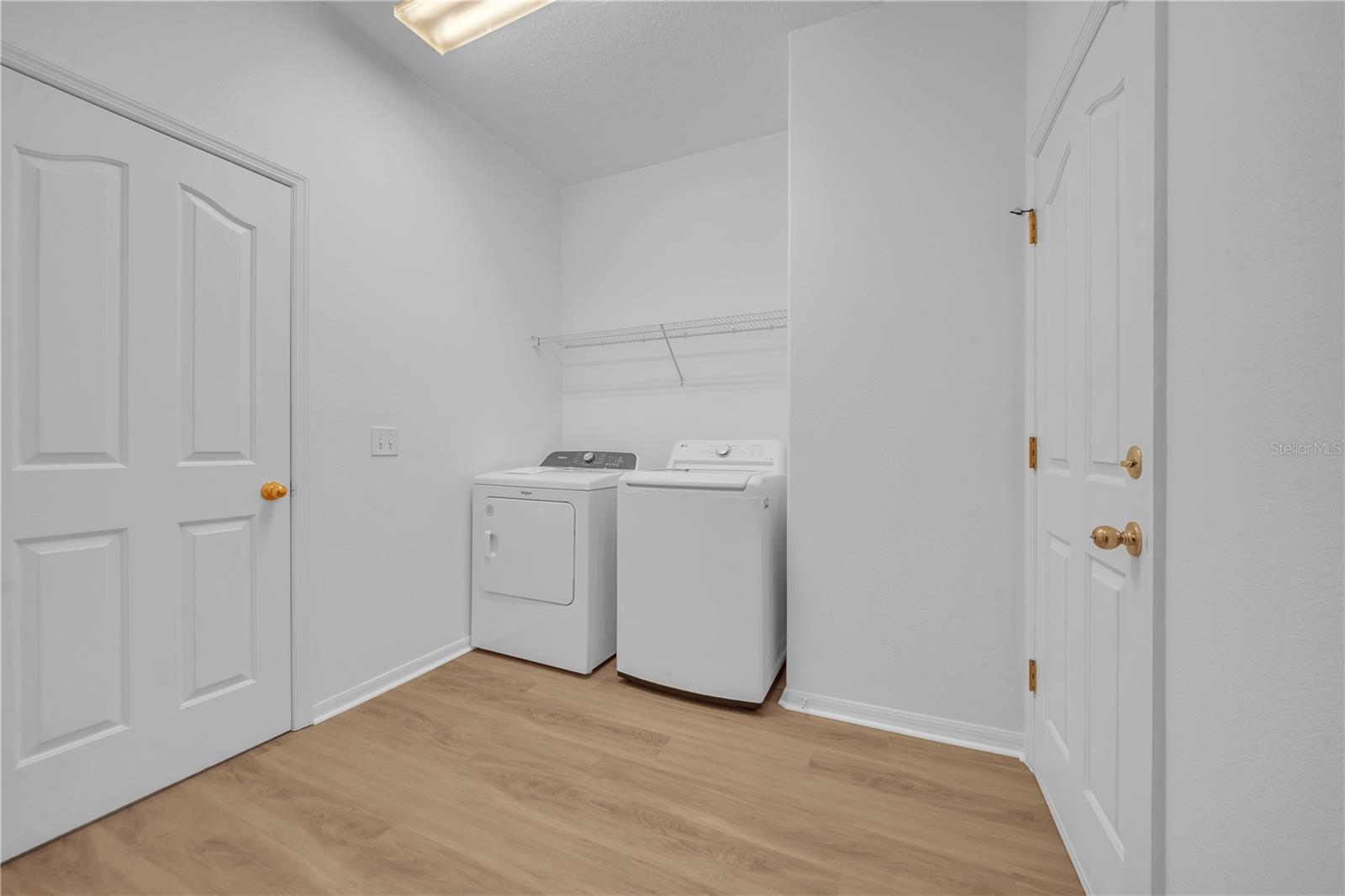 Image 17 of 69 For 17446 Queensland Street