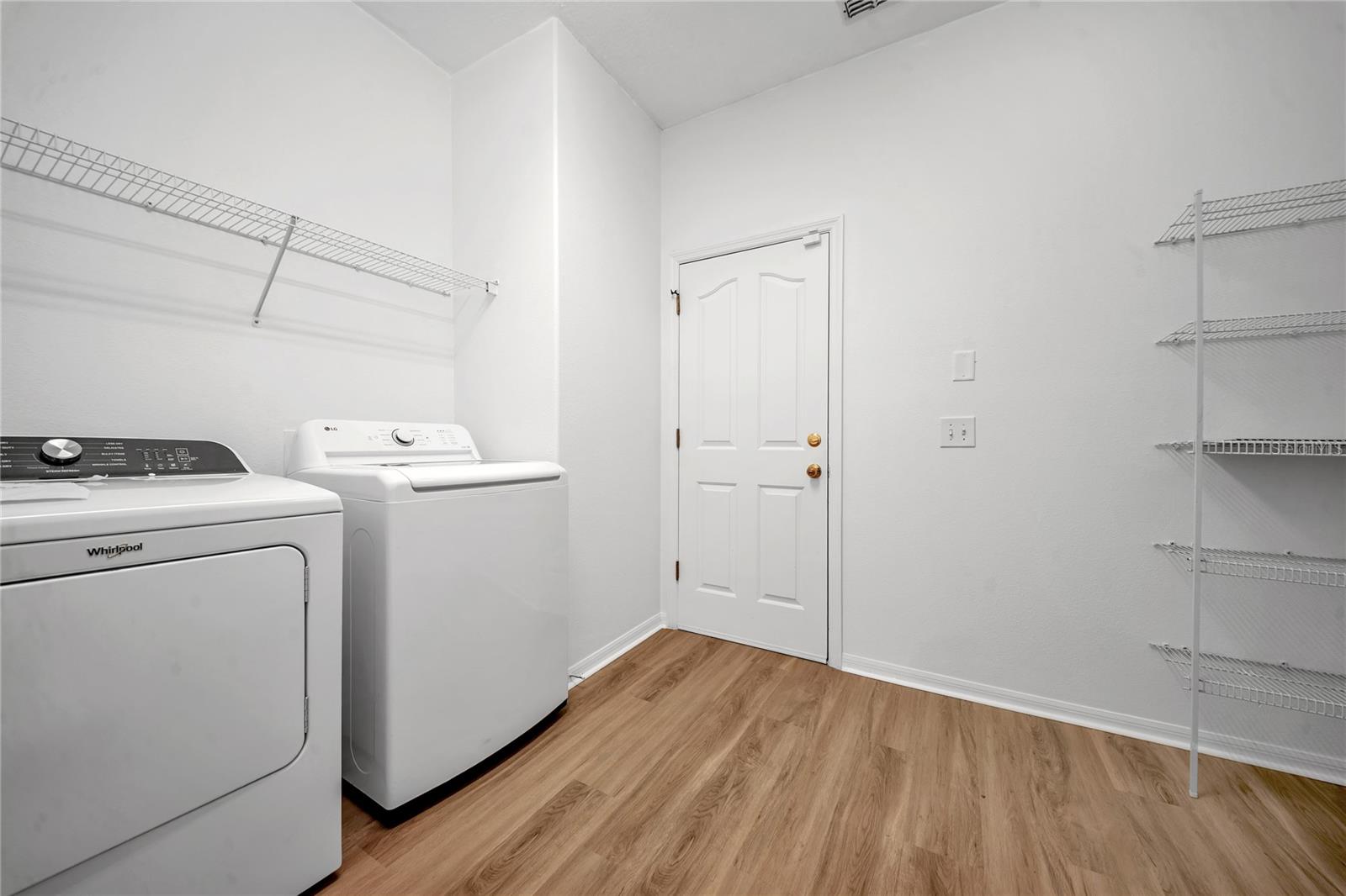 Image 18 of 69 For 17446 Queensland Street