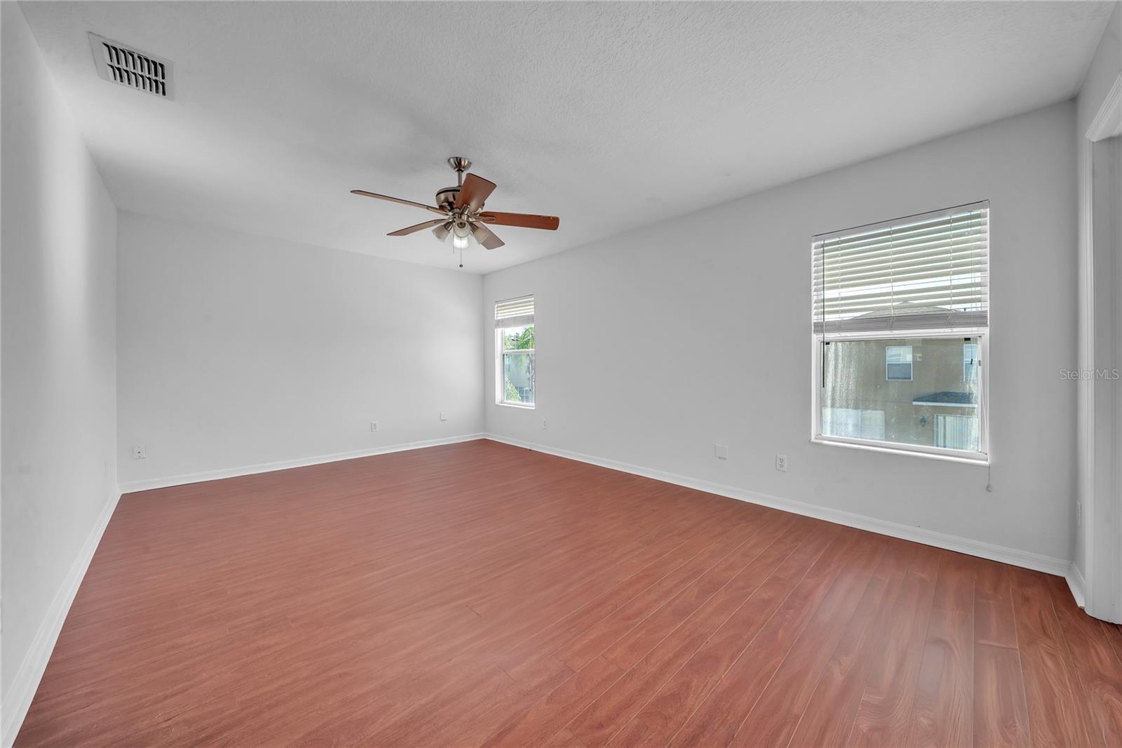 Image 21 of 69 For 17446 Queensland Street