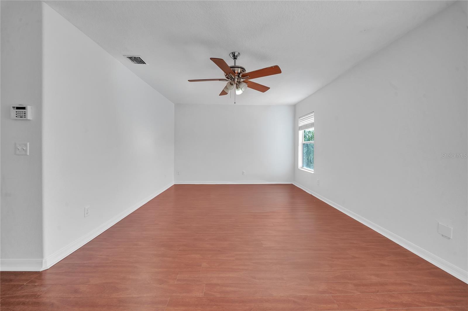 Image 22 of 69 For 17446 Queensland Street