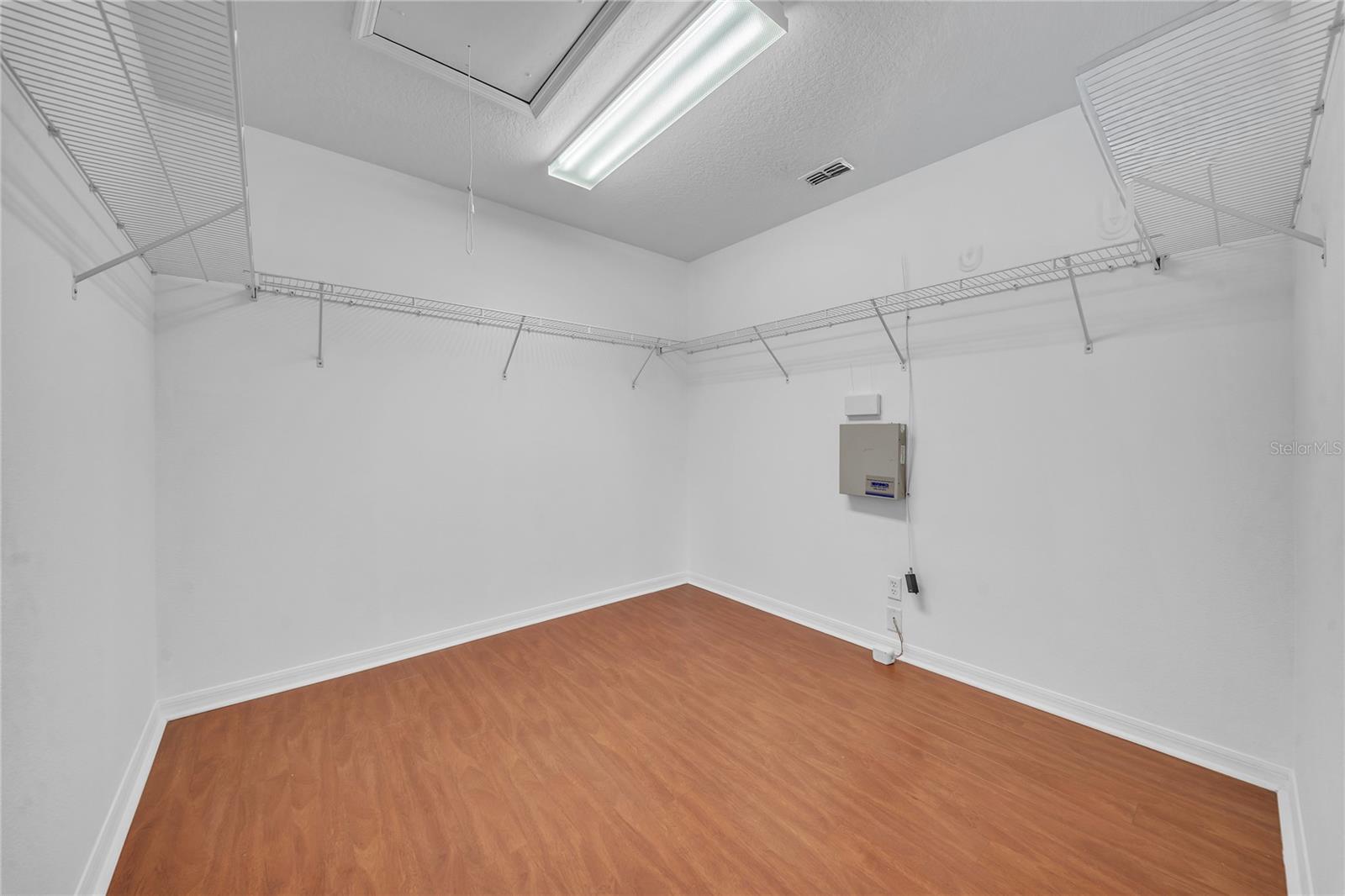 Image 24 of 69 For 17446 Queensland Street