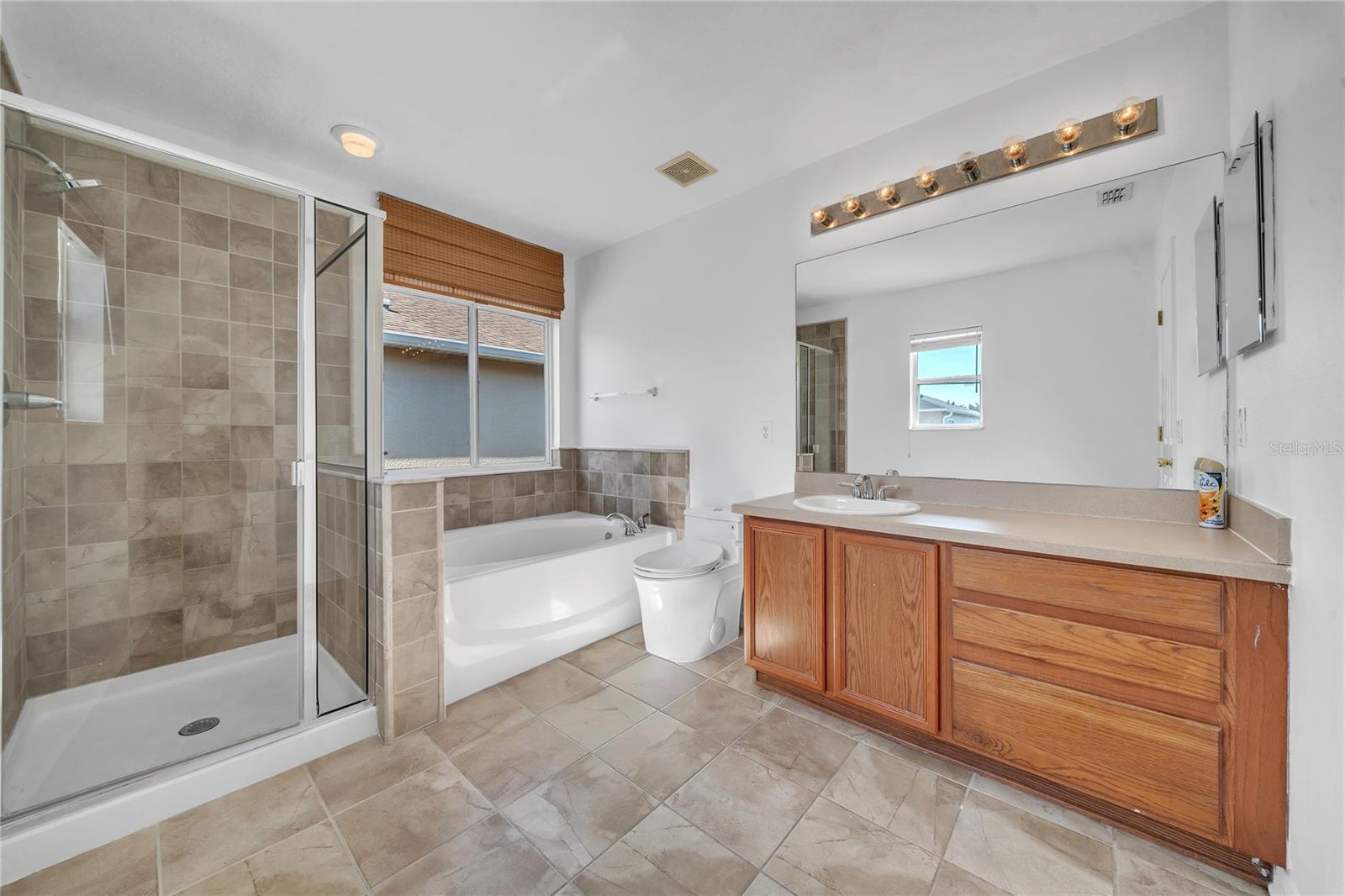 Image 27 of 69 For 17446 Queensland Street