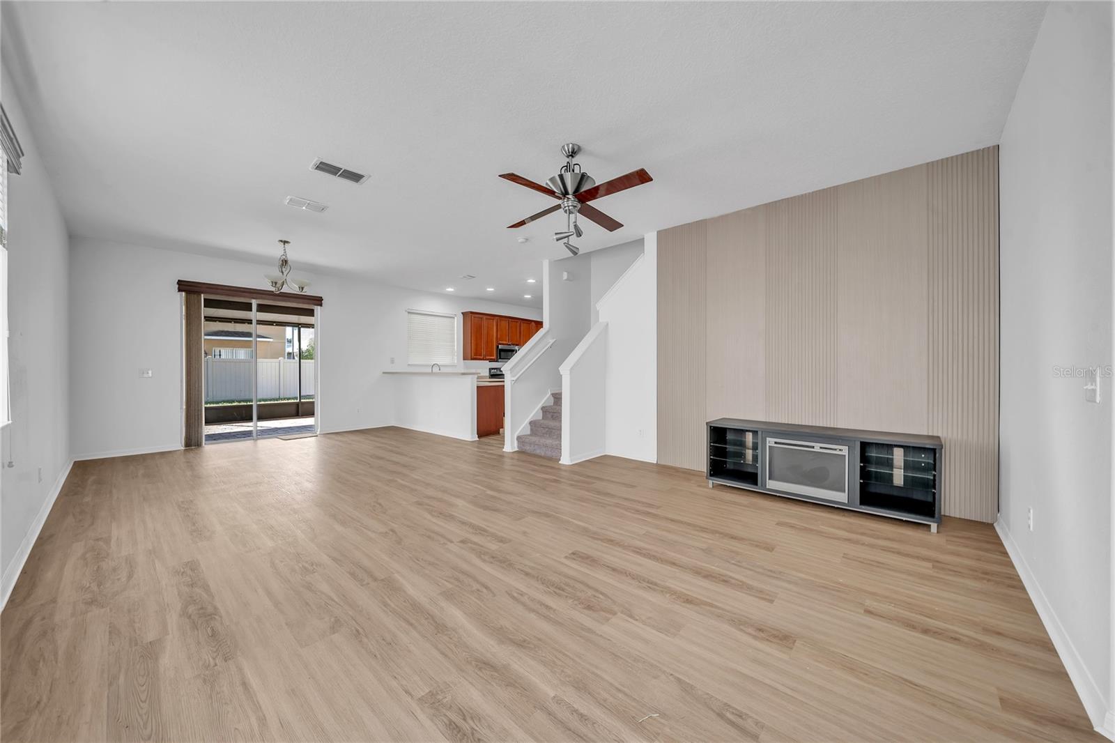 Image 3 of 69 For 17446 Queensland Street