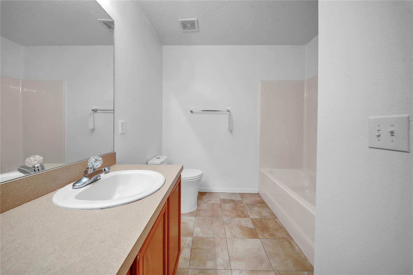 Image 30 of 69 For 17446 Queensland Street