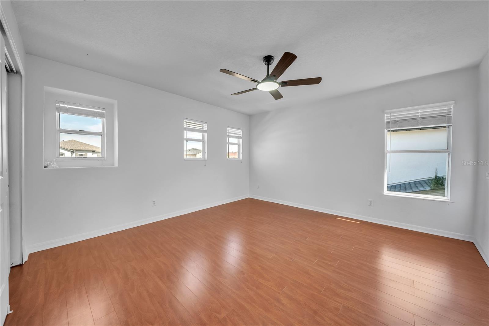 Image 32 of 69 For 17446 Queensland Street