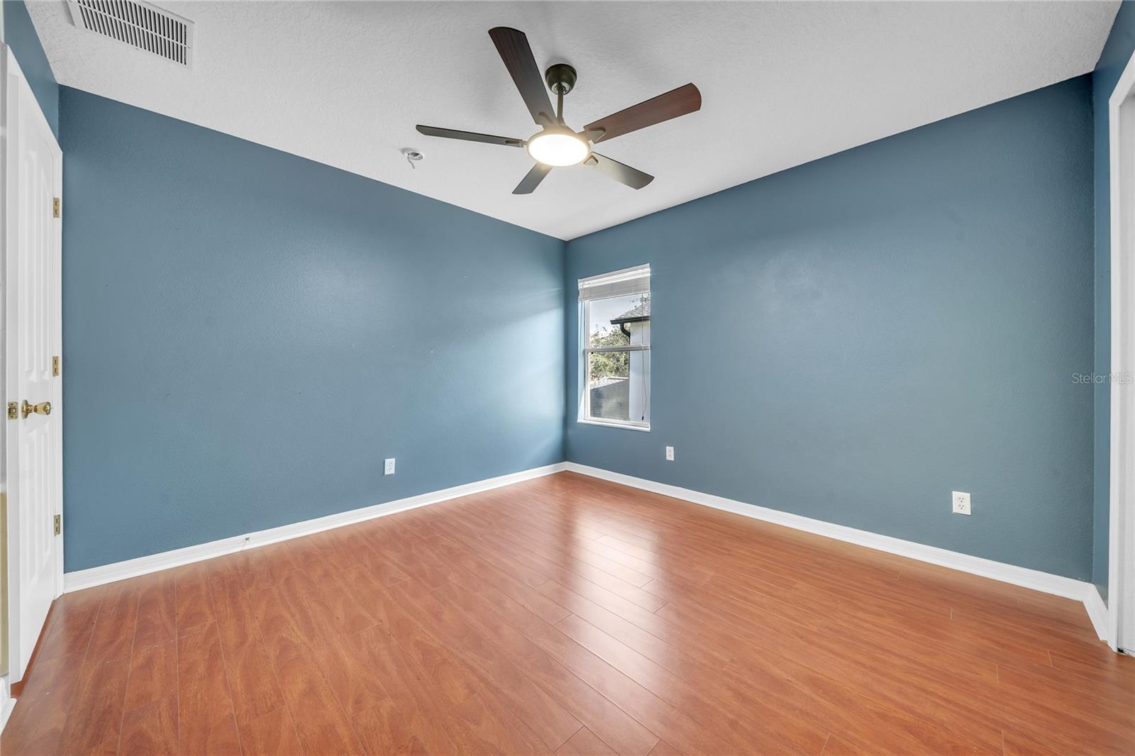 Image 33 of 69 For 17446 Queensland Street