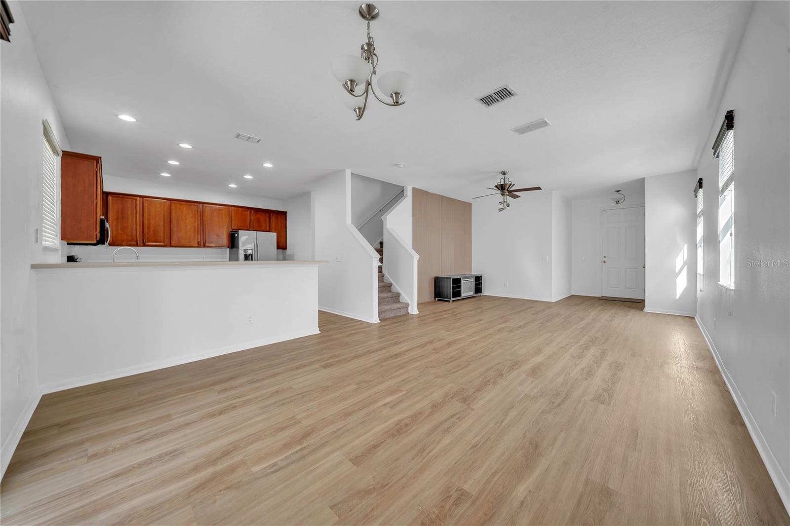 Image 5 of 69 For 17446 Queensland Street