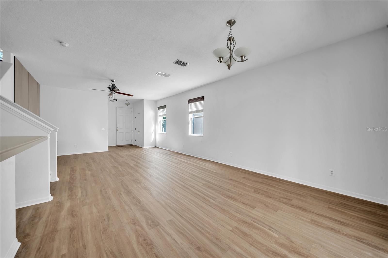 Image 6 of 69 For 17446 Queensland Street