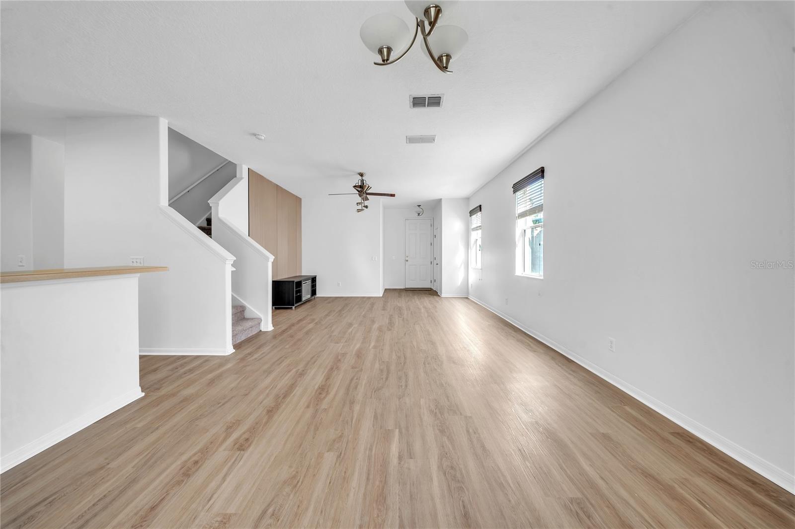 Image 7 of 69 For 17446 Queensland Street