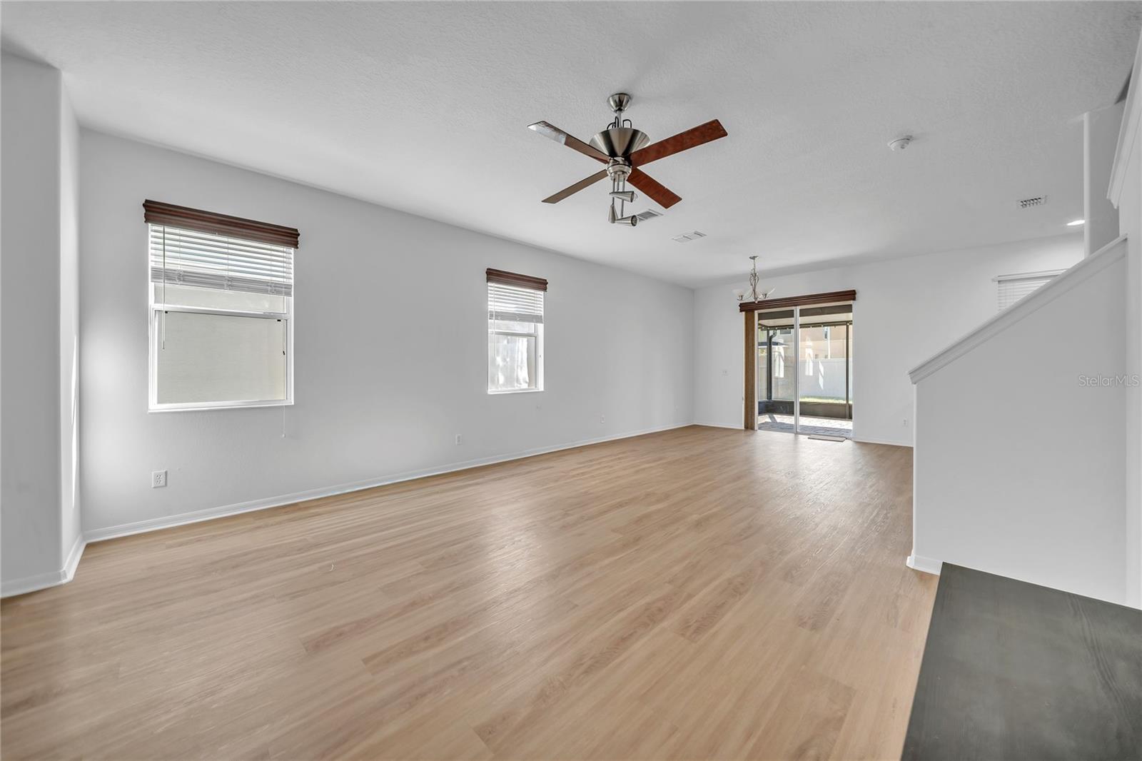 Image 8 of 69 For 17446 Queensland Street