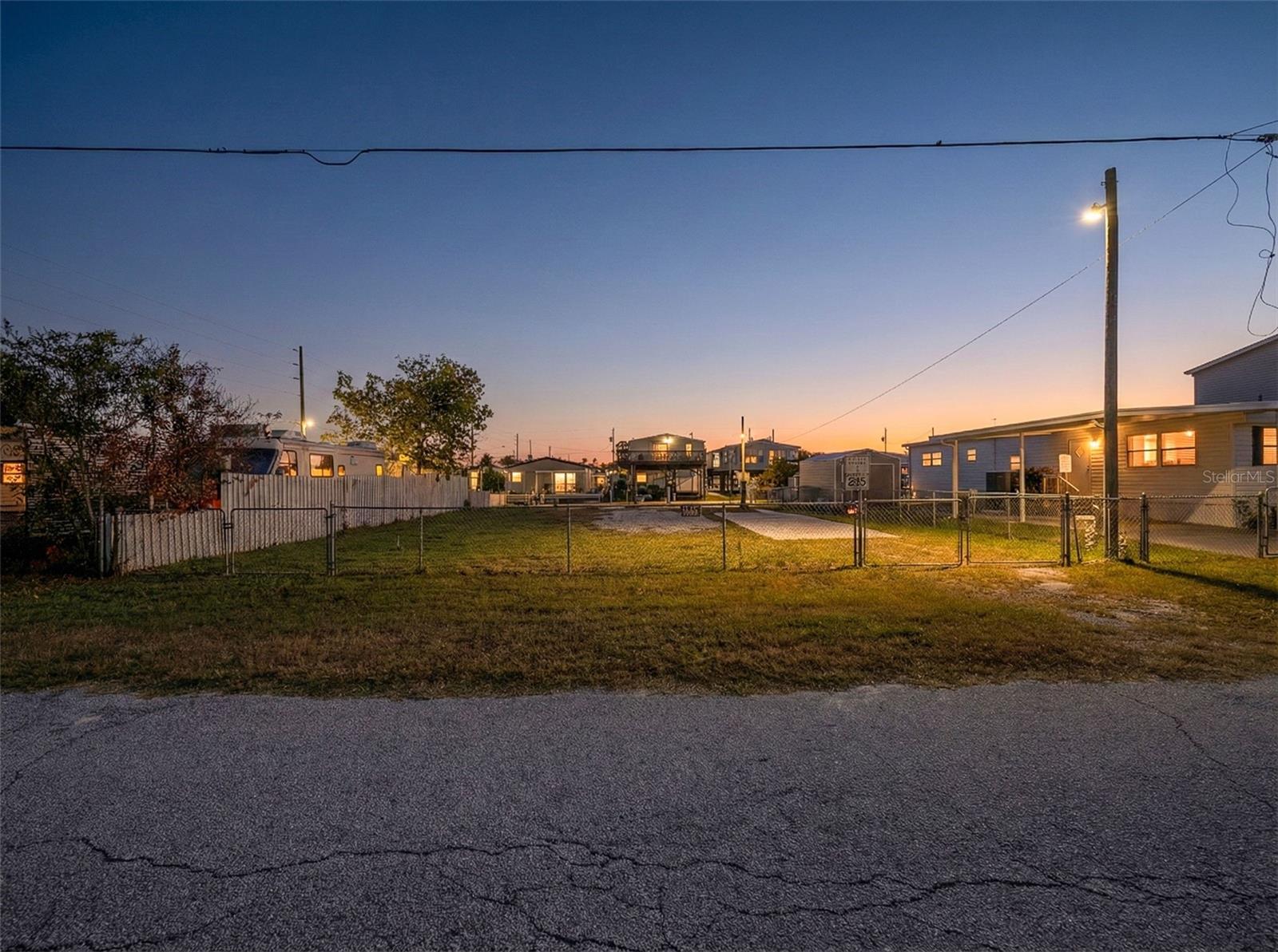 Image 4 of 34 For 6838 Curlew Lane