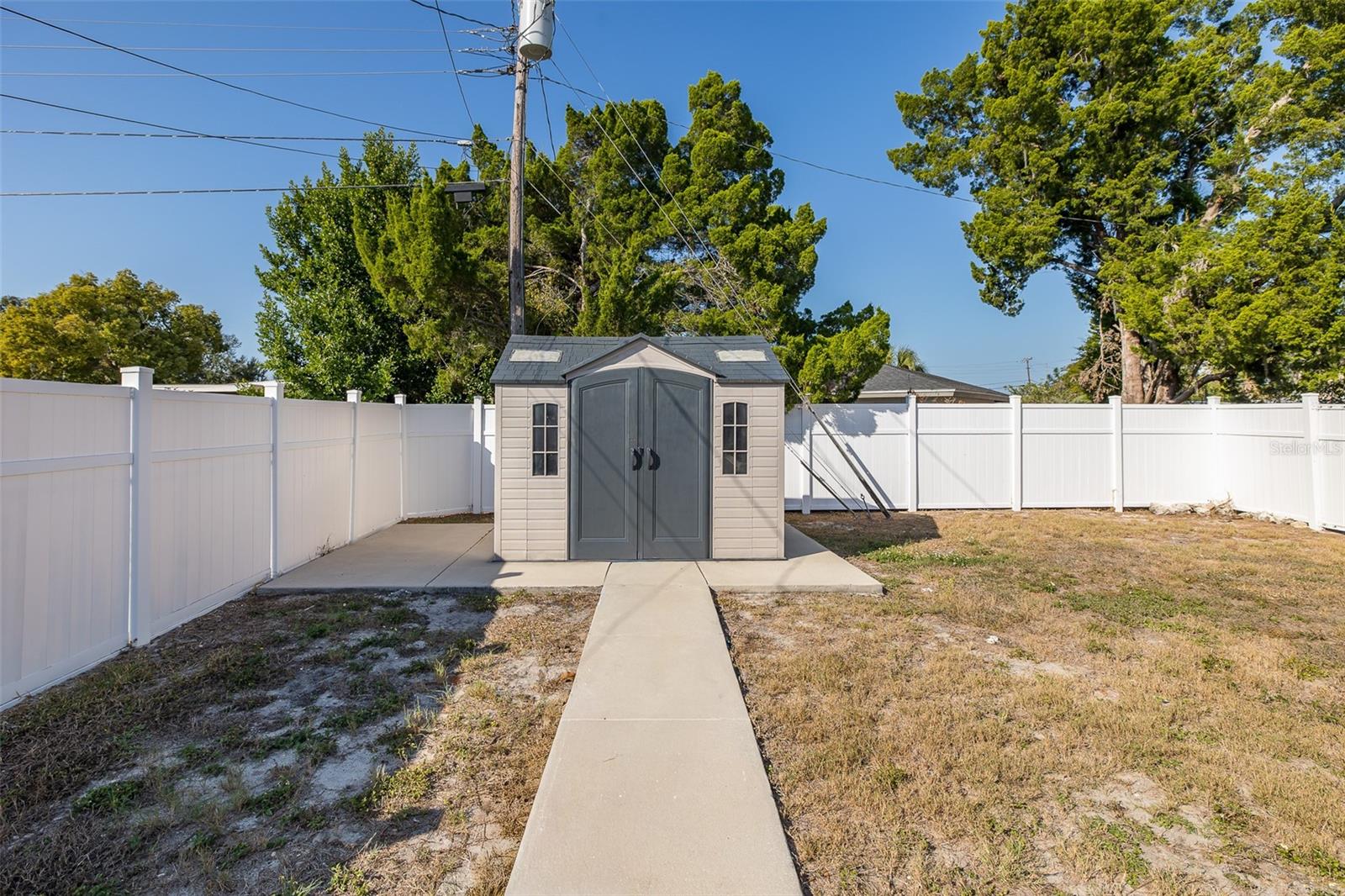 Image 10 of 41 For 10619 Agate Court