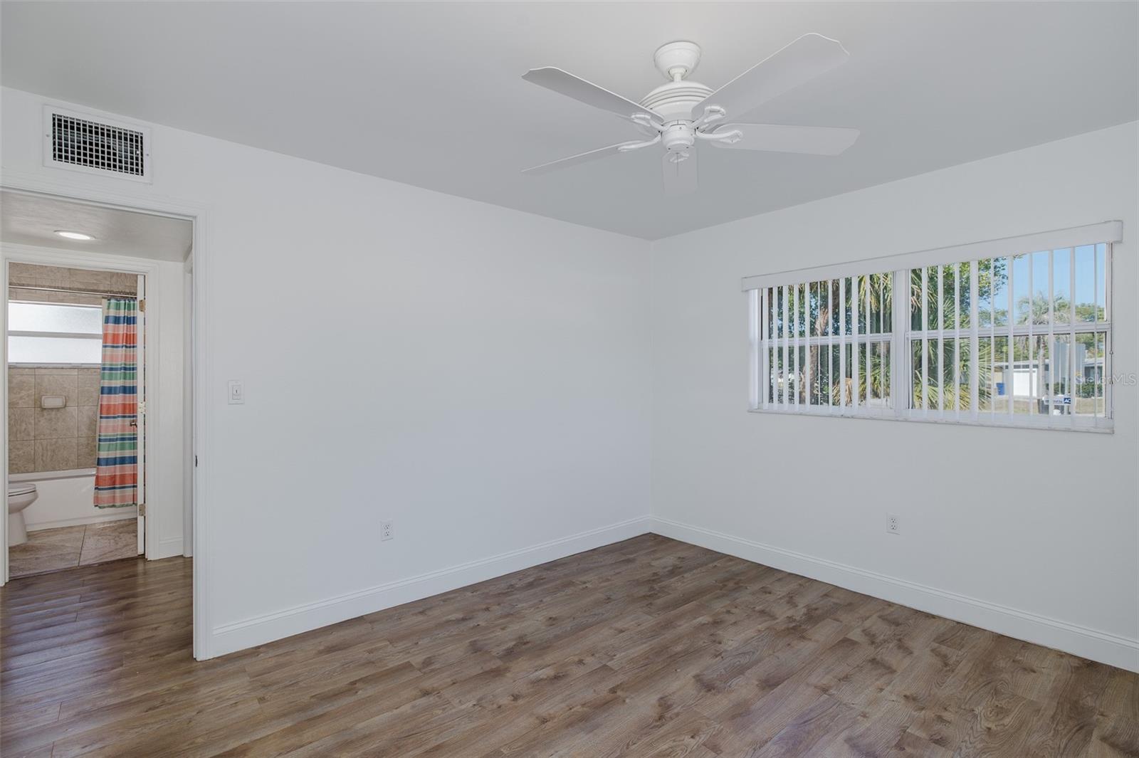 Image 18 of 41 For 10619 Agate Court