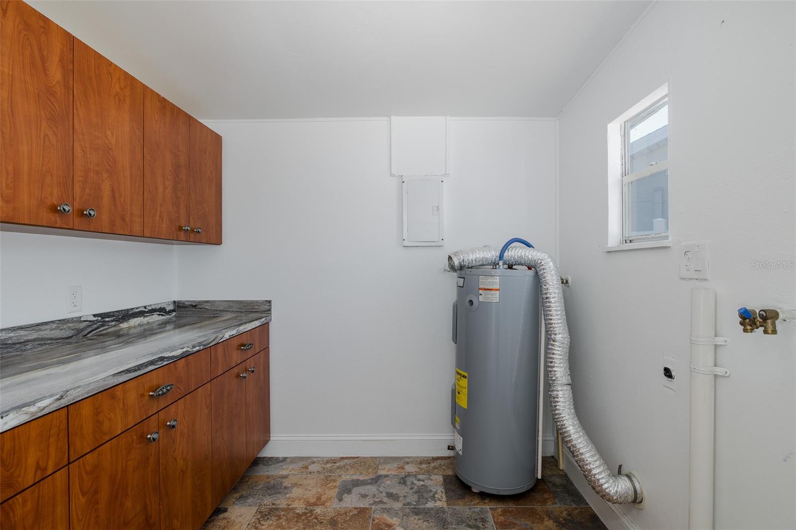 Image 23 of 41 For 10619 Agate Court