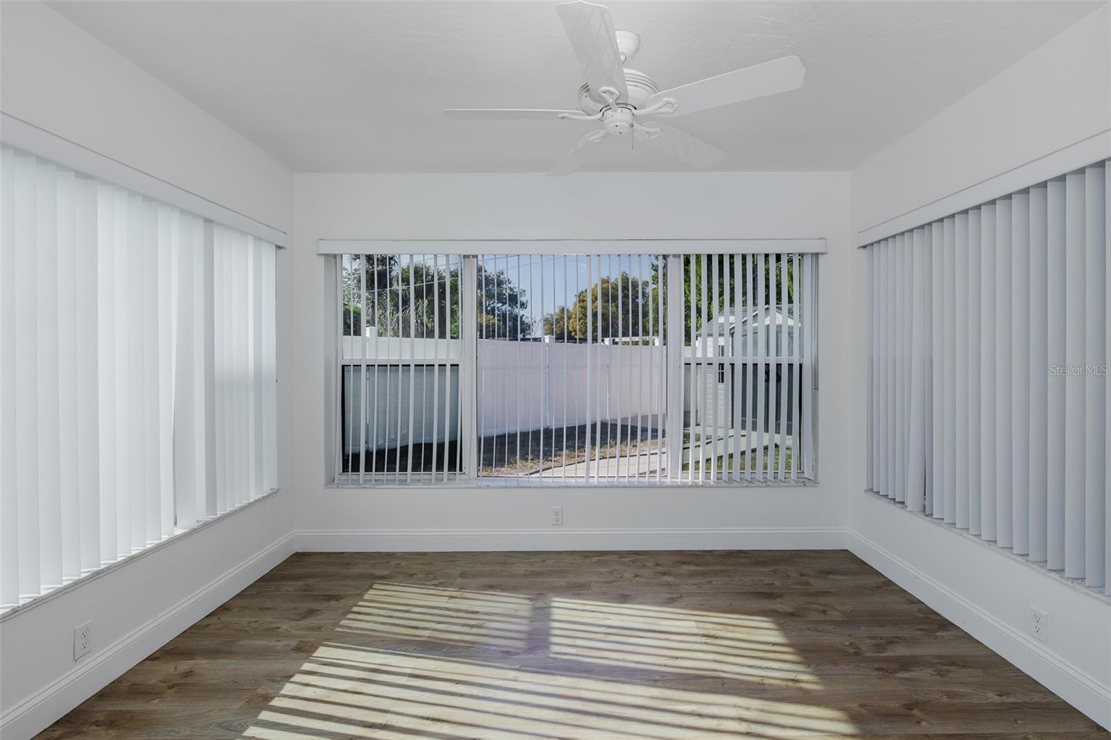 Image 24 of 41 For 10619 Agate Court