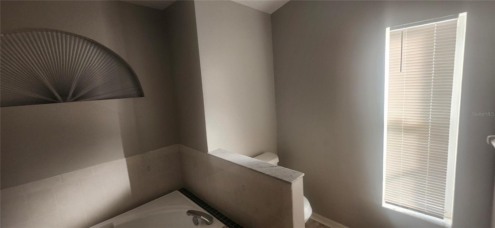 Listing photo id 9 for 3047 Fisher Avenue