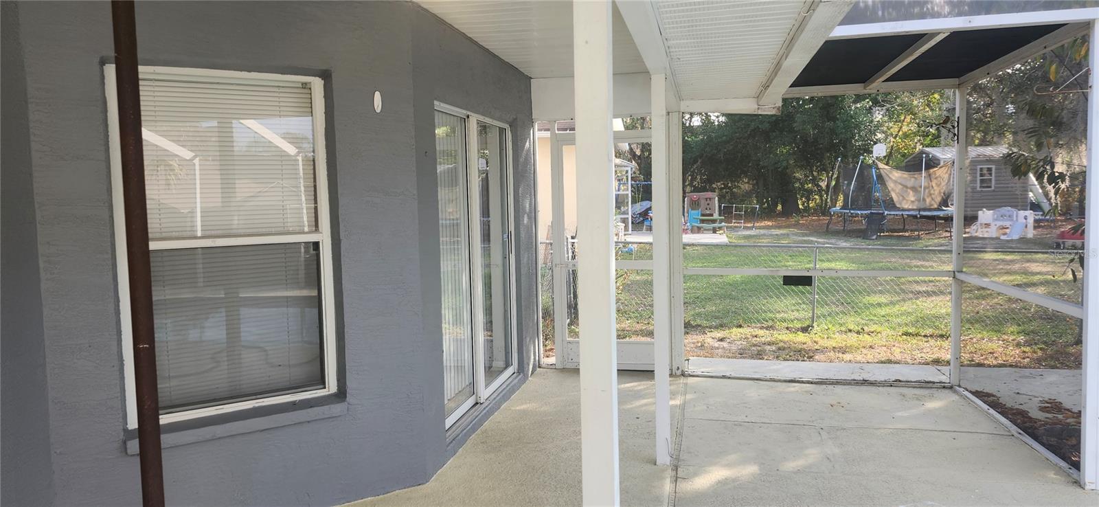 Listing photo id 12 for 3047 Fisher Avenue