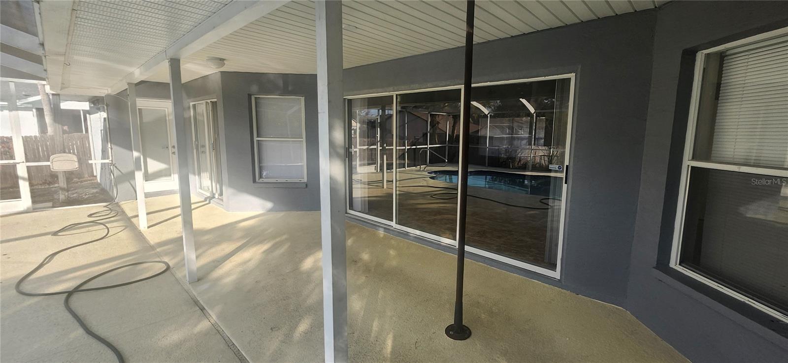 Listing photo id 15 for 3047 Fisher Avenue