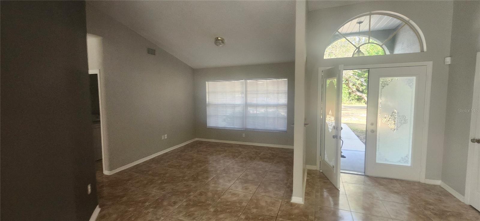 Listing photo id 17 for 3047 Fisher Avenue