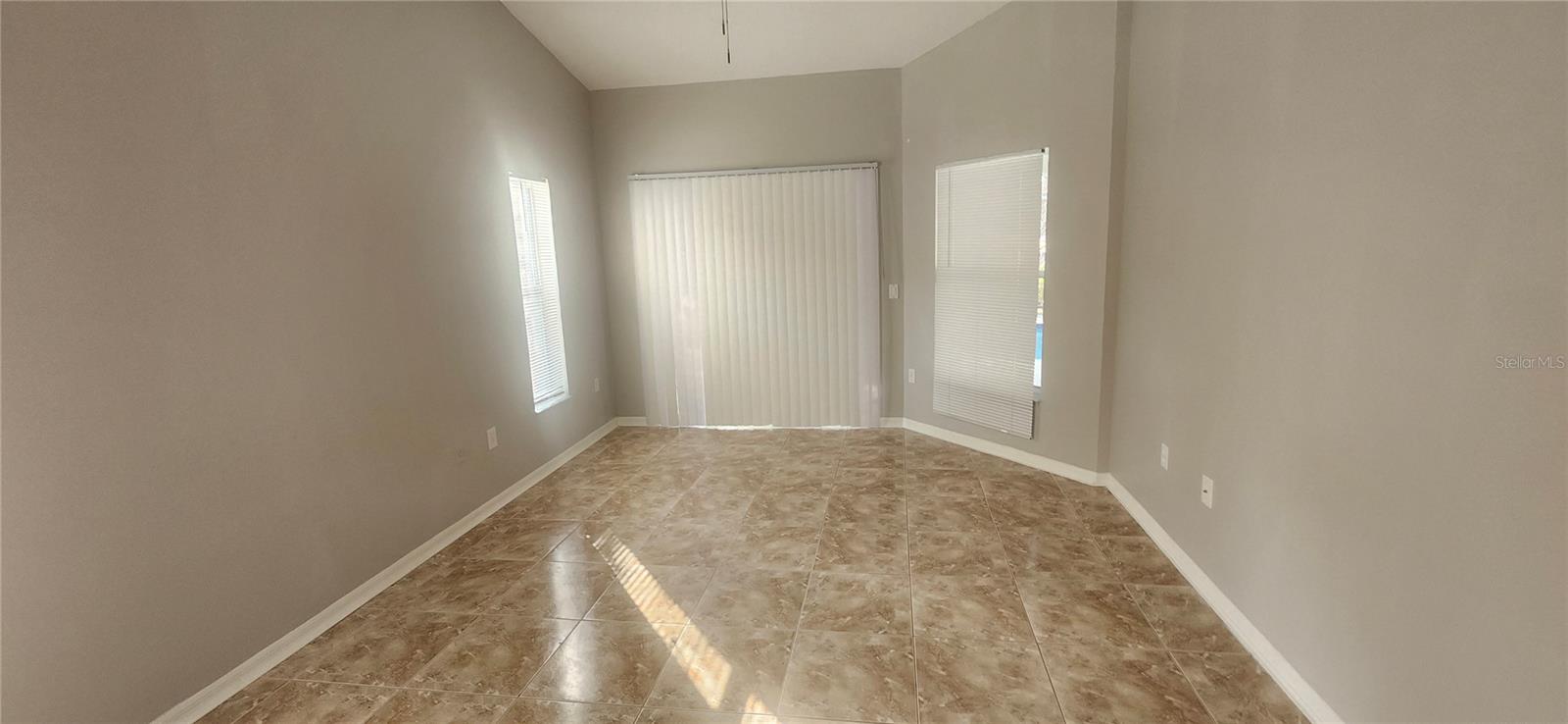 Listing photo id 22 for 3047 Fisher Avenue