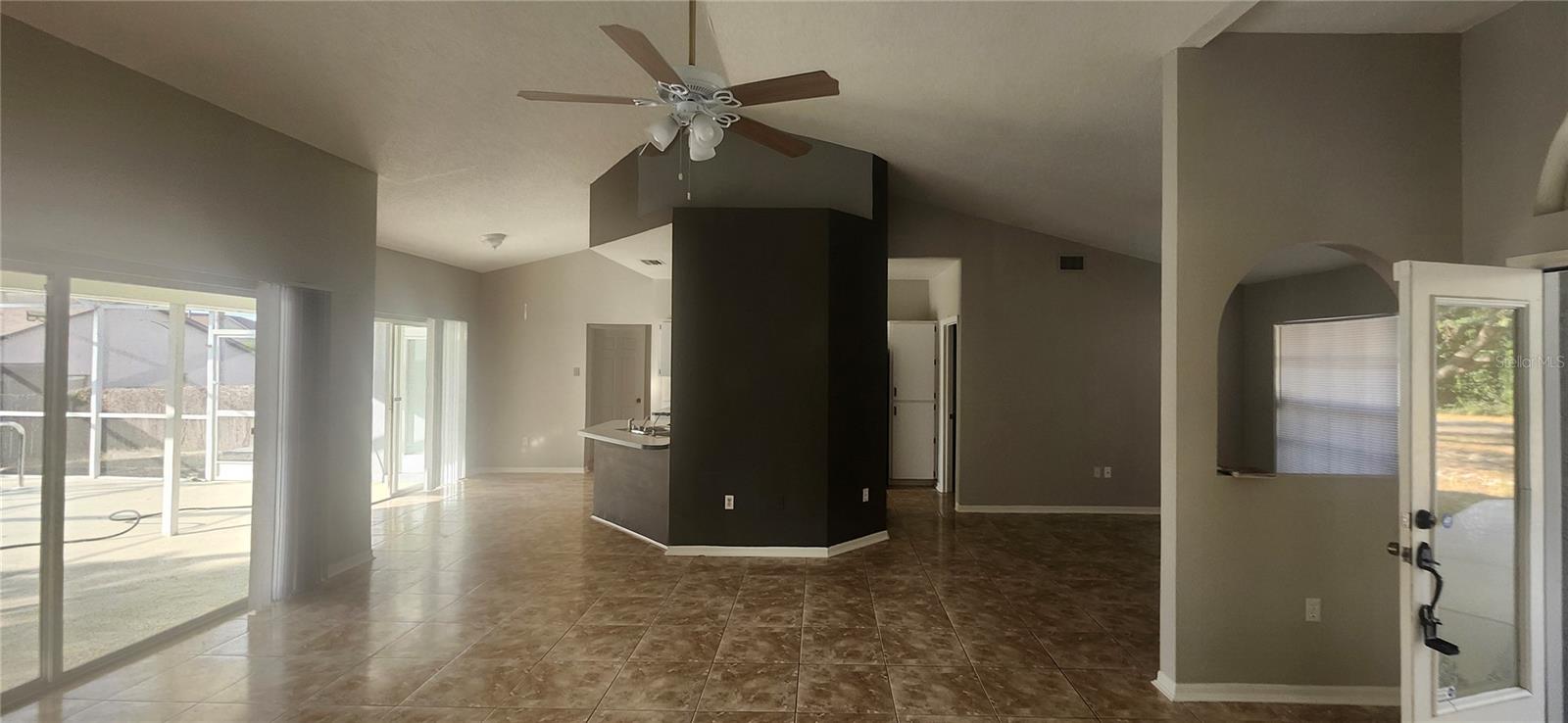 Listing photo id 23 for 3047 Fisher Avenue