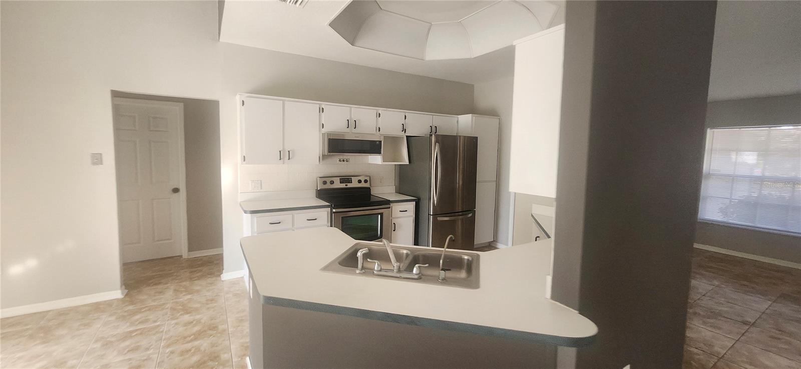 Listing photo id 26 for 3047 Fisher Avenue