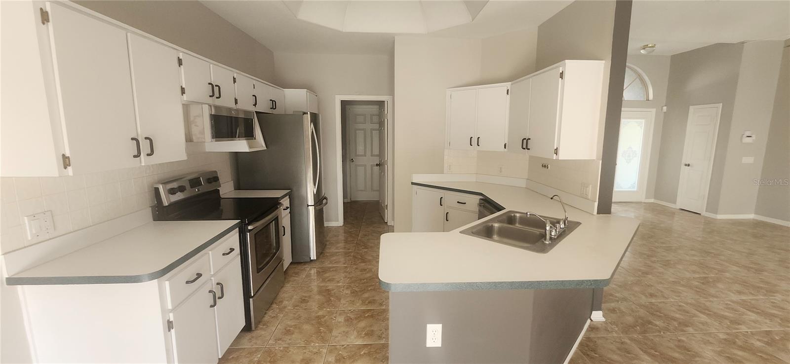 Listing photo id 27 for 3047 Fisher Avenue