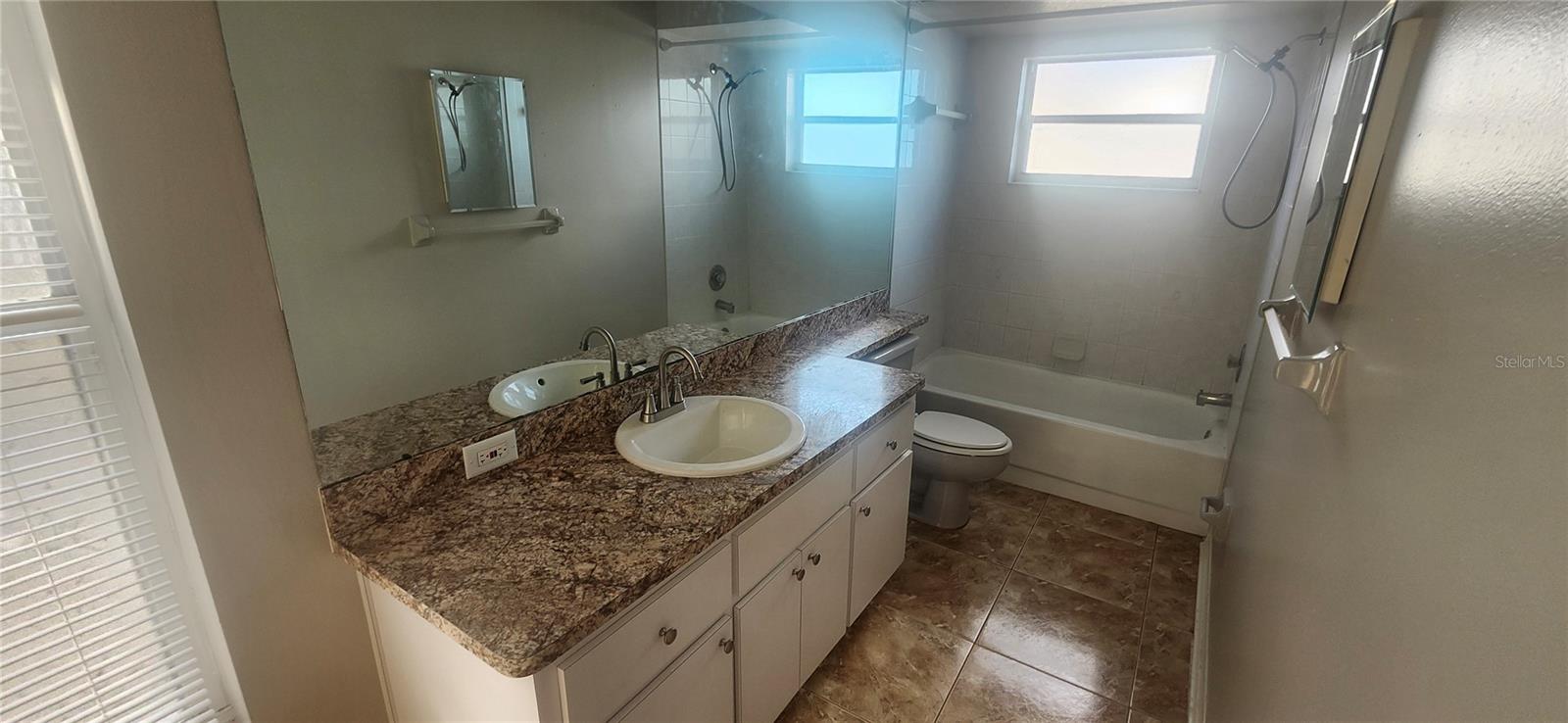 Listing photo id 28 for 3047 Fisher Avenue