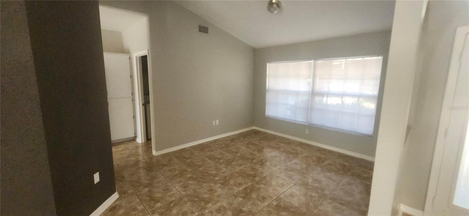 Listing photo id 36 for 3047 Fisher Avenue