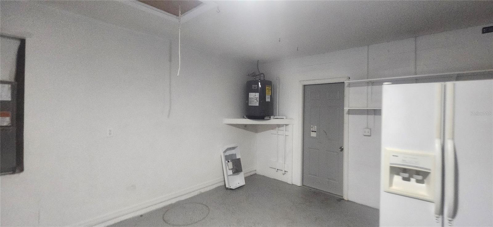 Listing photo id 41 for 3047 Fisher Avenue