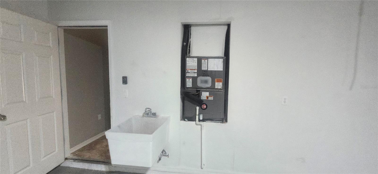 Listing photo id 42 for 3047 Fisher Avenue