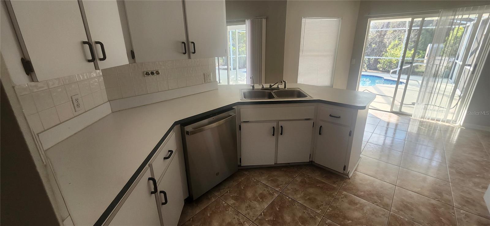 Listing photo id 45 for 3047 Fisher Avenue