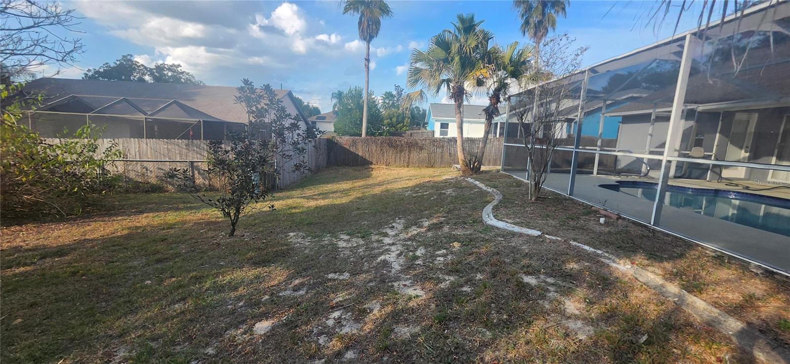 Listing photo id 49 for 3047 Fisher Avenue