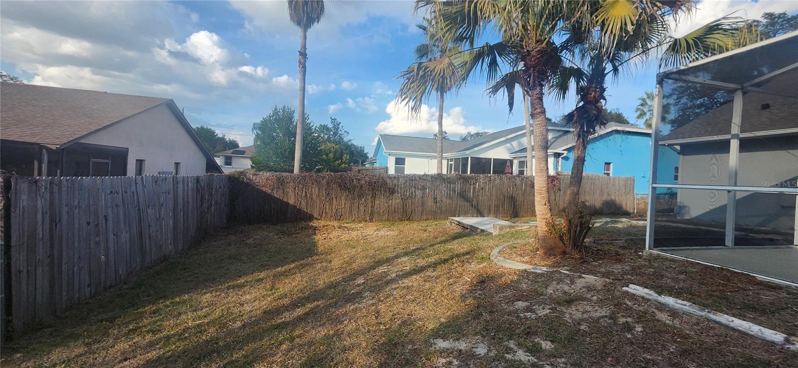 Listing photo id 54 for 3047 Fisher Avenue