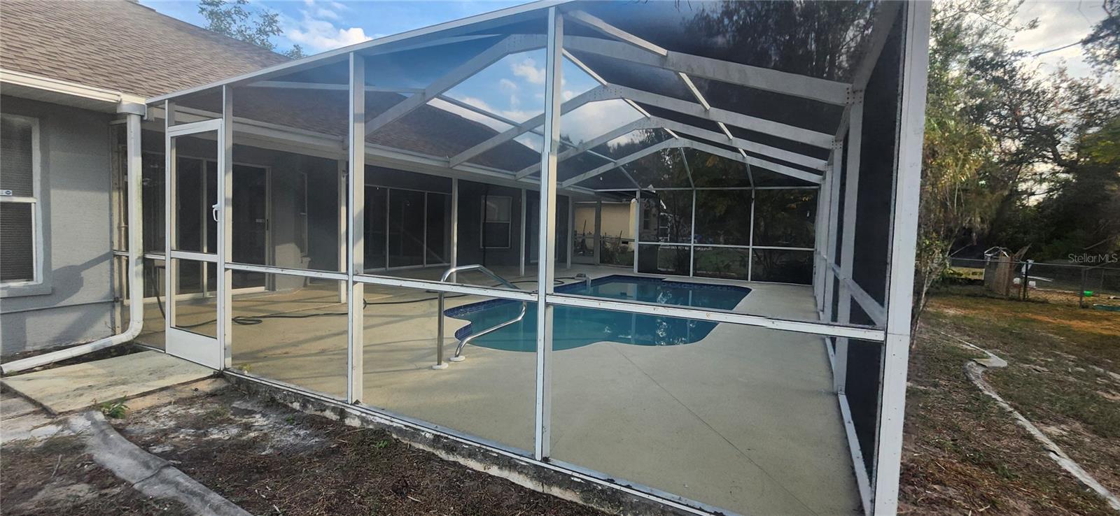 Listing photo id 58 for 3047 Fisher Avenue