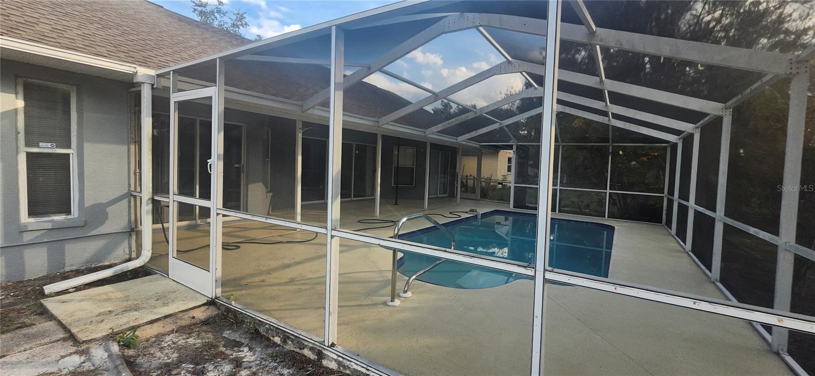 Listing photo id 59 for 3047 Fisher Avenue